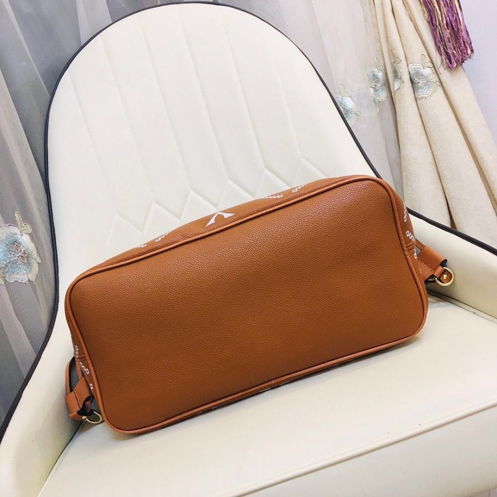 Elegant Refined Leather Crossbody Bag 31x28x14cm