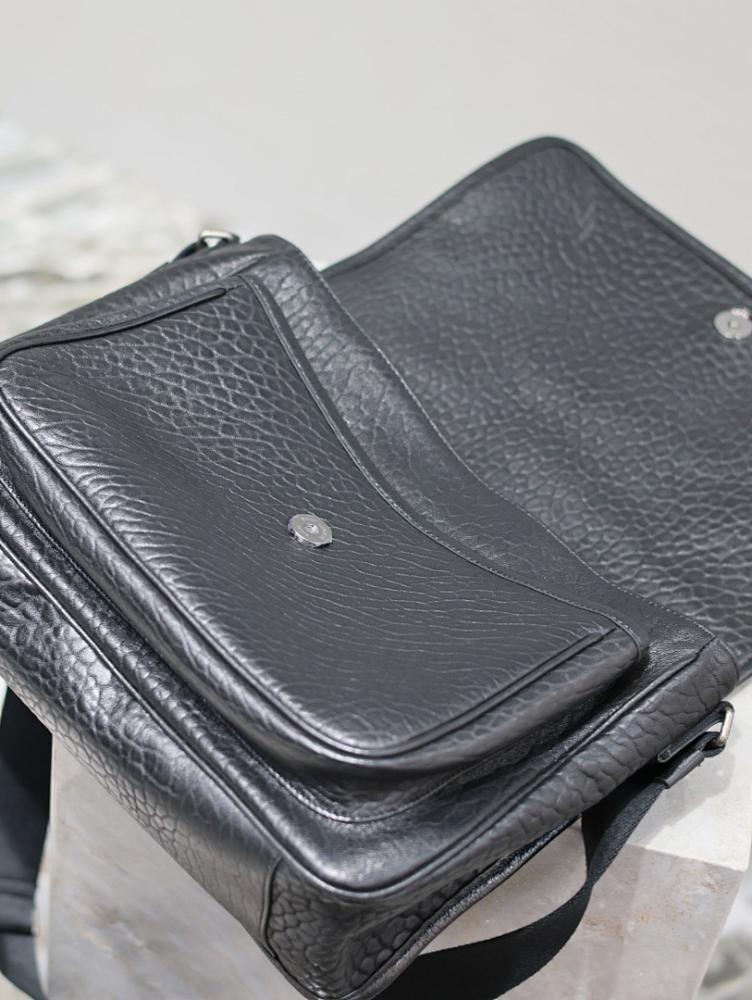 Modern Refined Lambskin Shoulder Bag Black