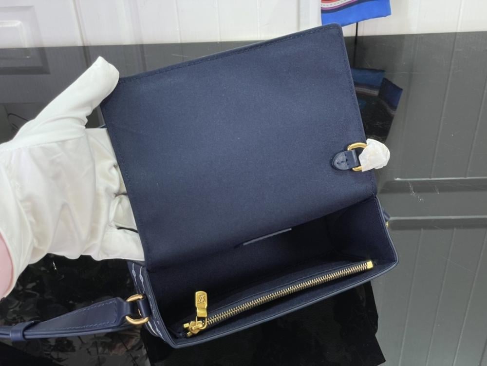 Classic Leather Shoulder Bag Style 1966781147