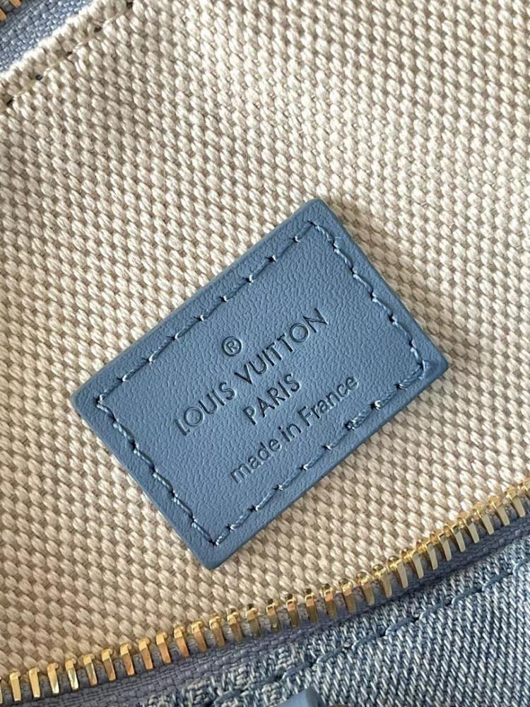 Luxury Refined Crossbody Bag 18x12x10cm
