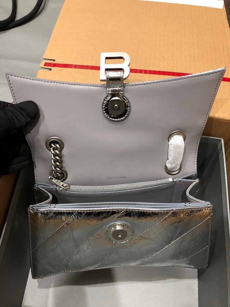 Modern Quilted Leather Shoulder Bag