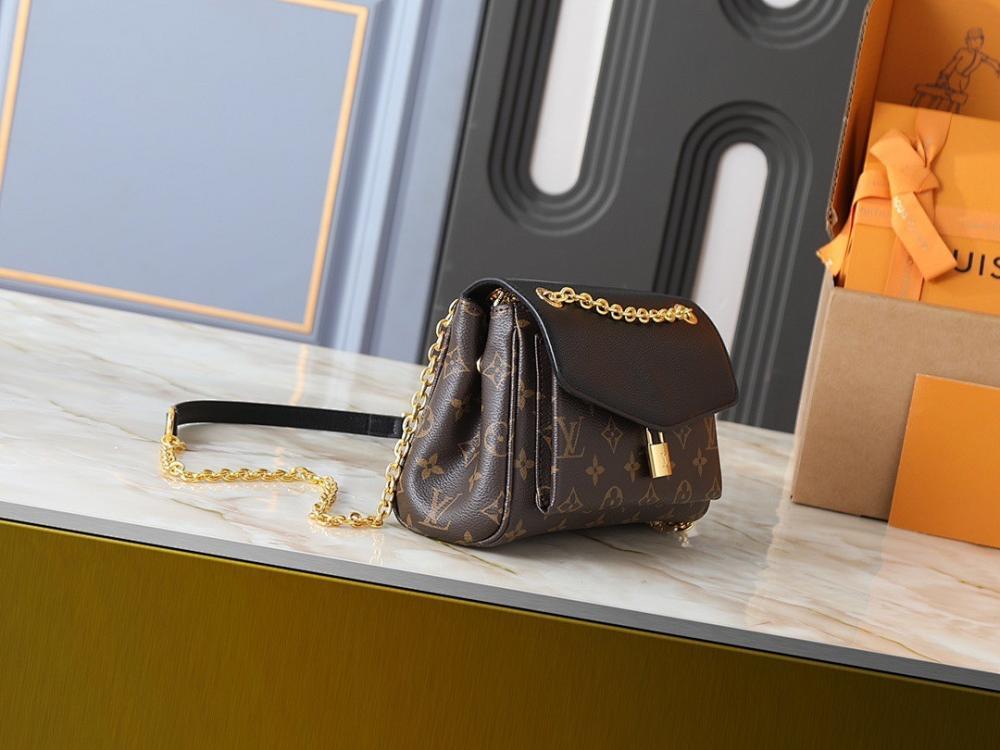 Modern Refined Gold Monogram Leather Shoulder Bag 24x17x9cm