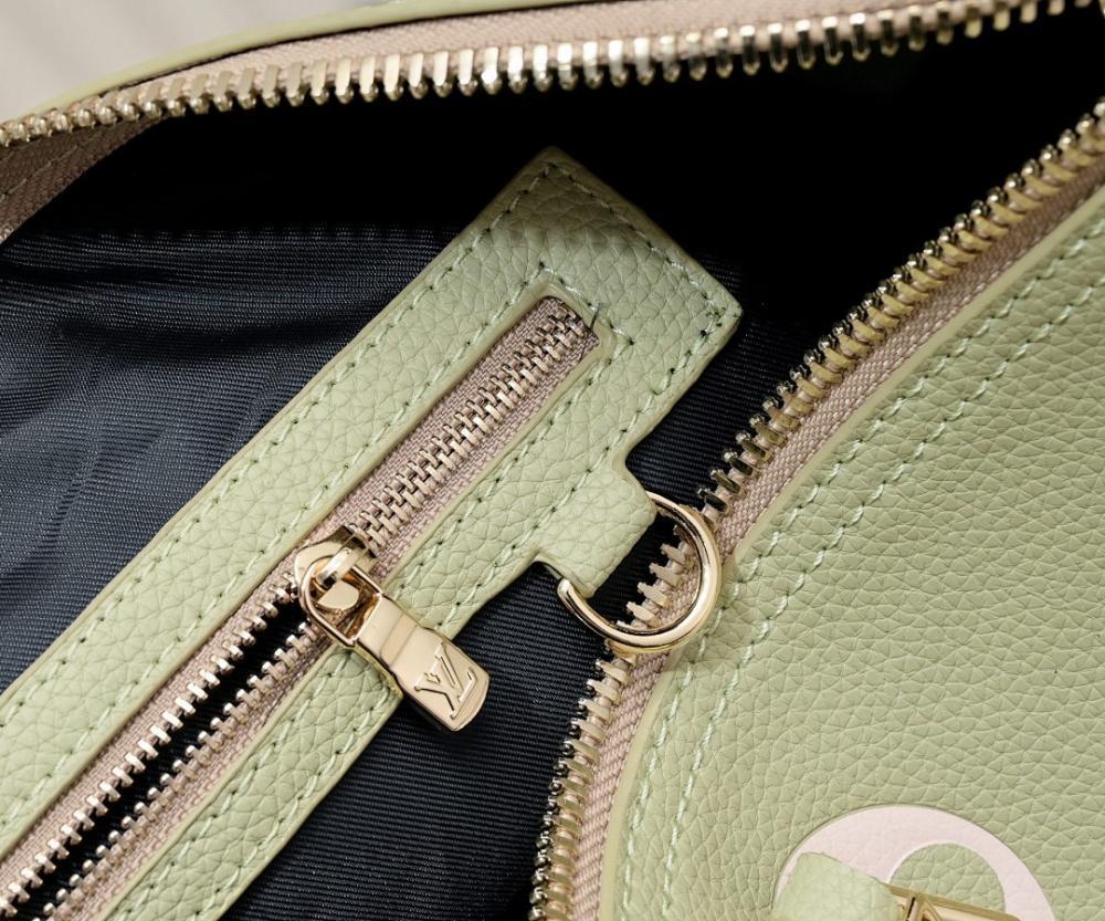 Classic Refined Leather Shoulder Bag Pink