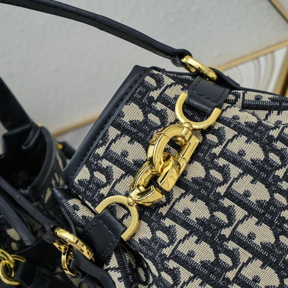 Stylish Bucket Bag 17x7x18cm