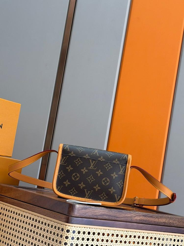 Modern Premium Monogram Leather Crossbody Bag 19.5x15x6cm