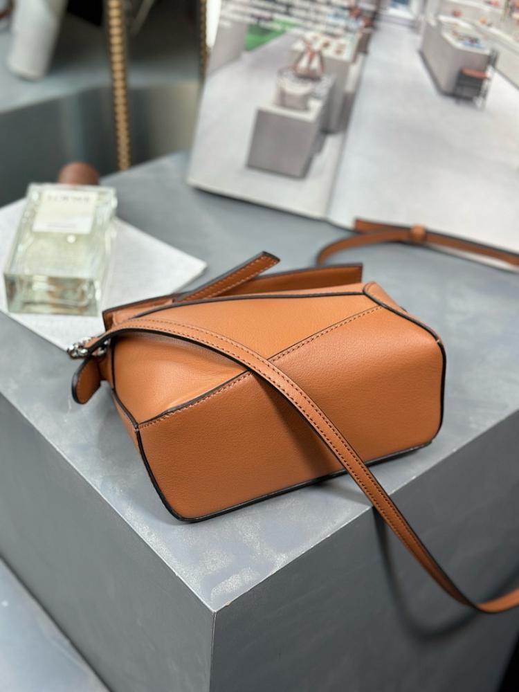 Stylish Leather Crossbody Bag 18x8x12.5cm