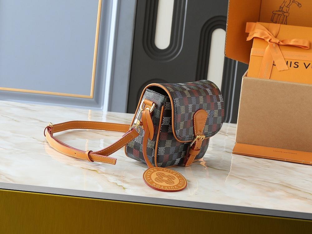 Modern Stylish Monogram Leather Shoulder Bag 20x17x7cm