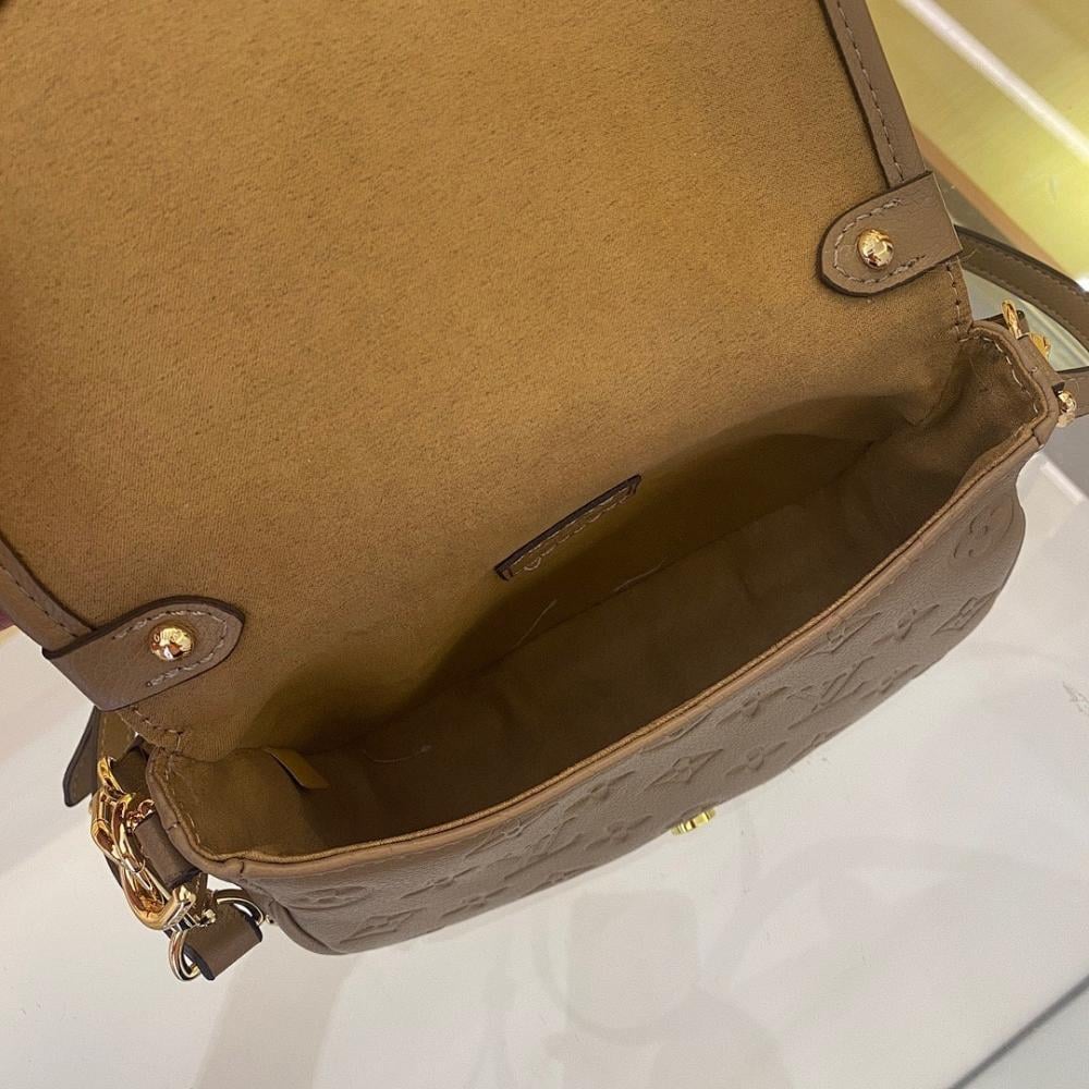 Modern Refined Crossbody Bag 20x16cm