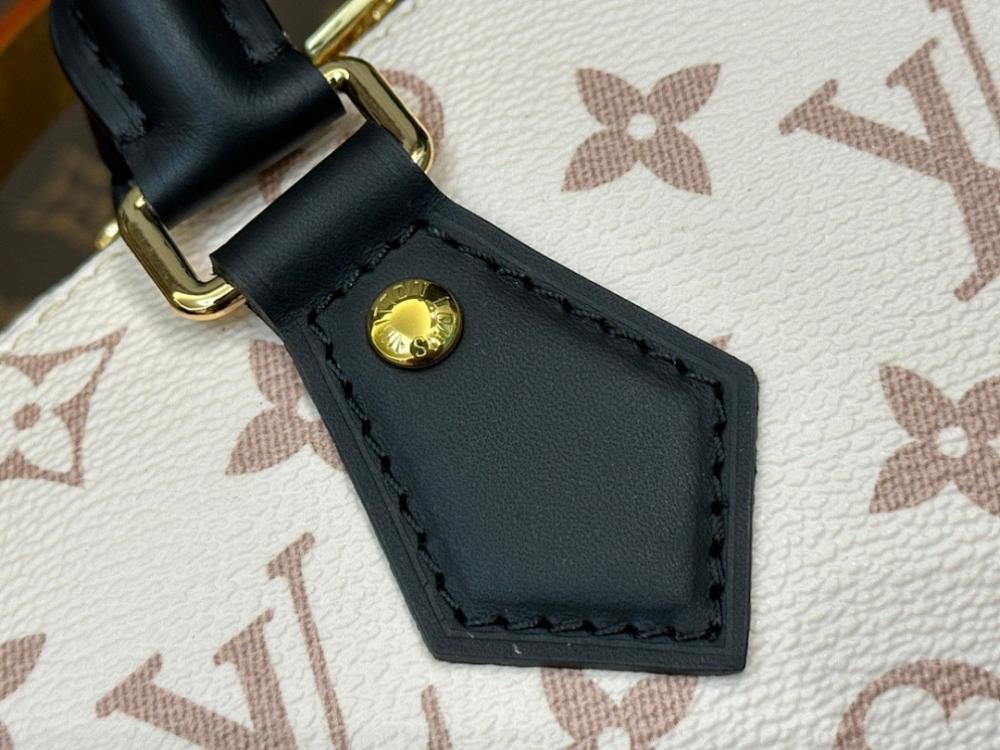 Stylish Leather Travel Bag