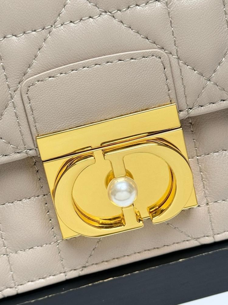 Modern Stylish Quilted Leather Shoulder Bag 20x12x5cm