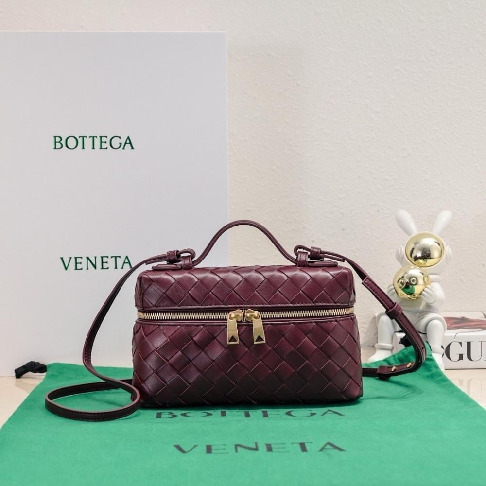 Classic Modern Woven Bag 22x12.5x5cm