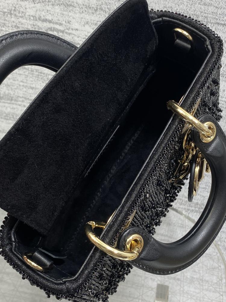 Embroidered Wallet Style 46067487