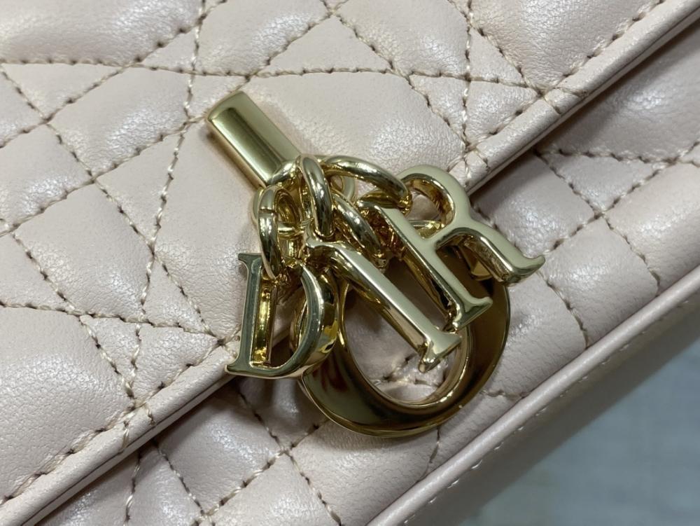 Classic Top Handle Bag Style 1529670759