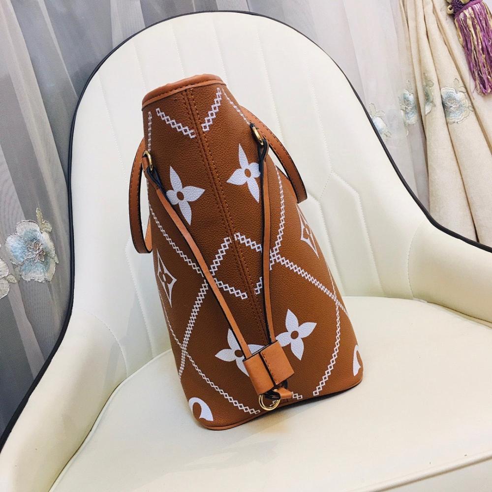 Elegant Refined Leather Crossbody Bag 31x28x14cm
