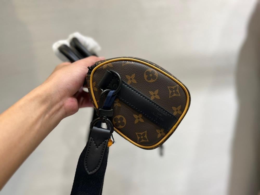 Stylish Leather Travel Bag 25x15x11cm