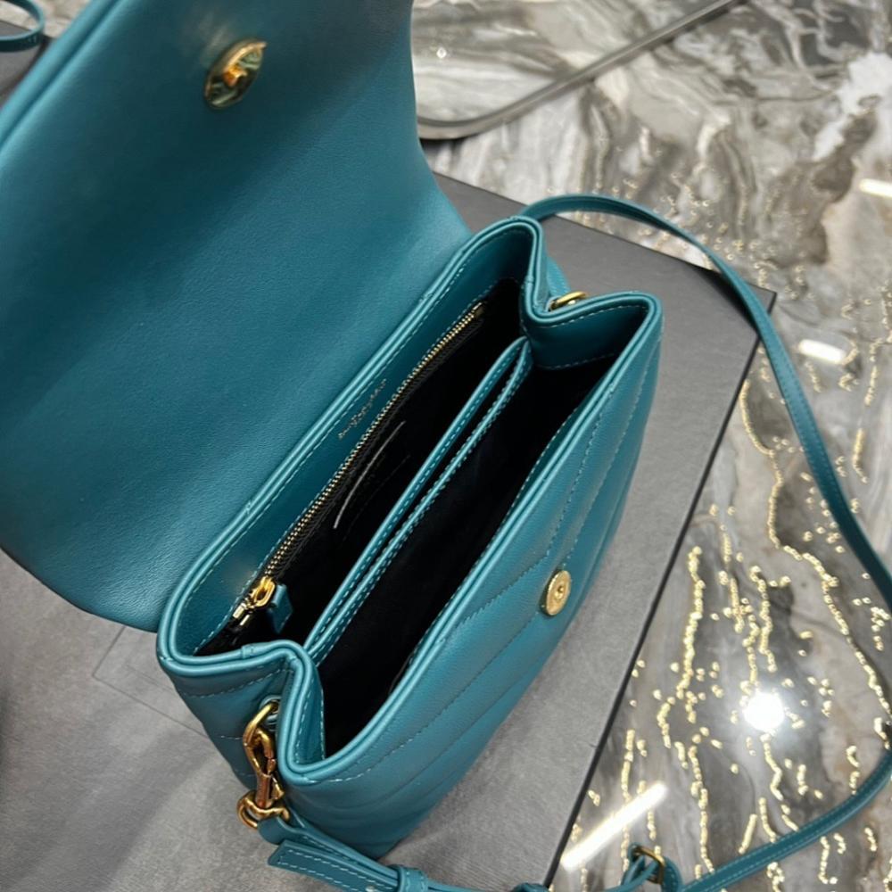 Stylish Calfskin Crossbody Bag 20x14x7cm