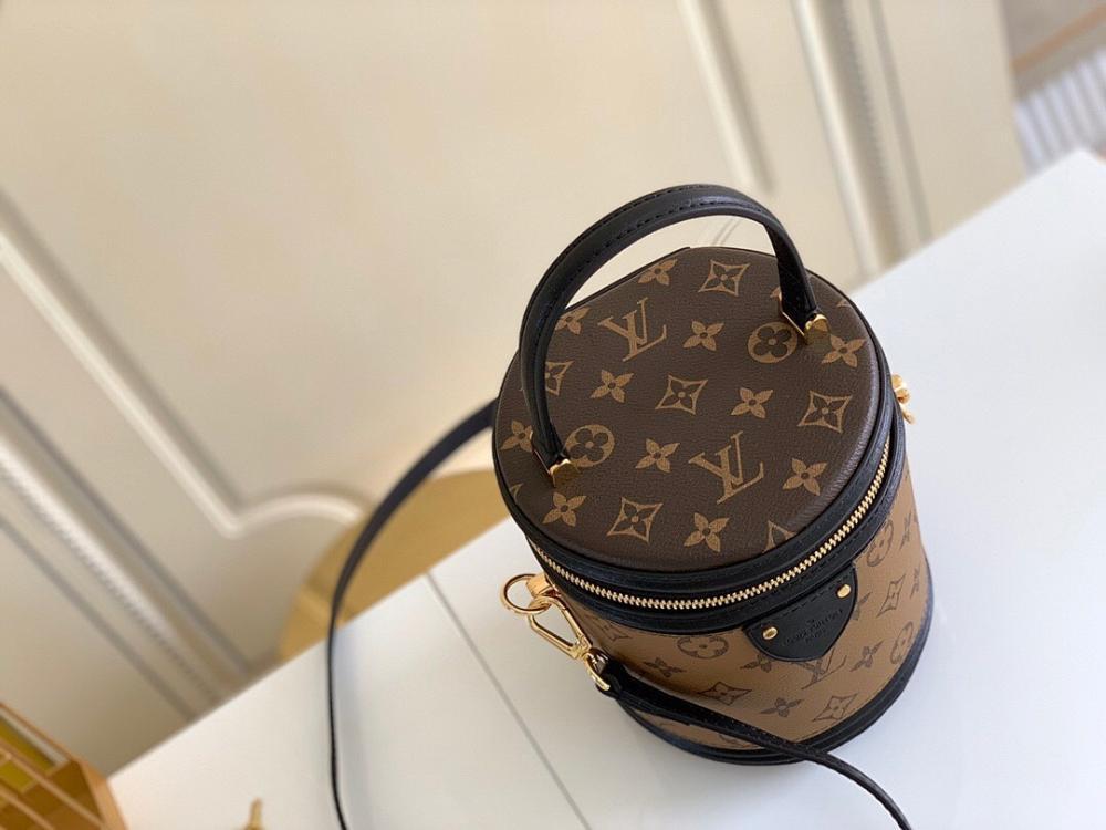 Alma Leather Shoulder Bag 15x17x15cm