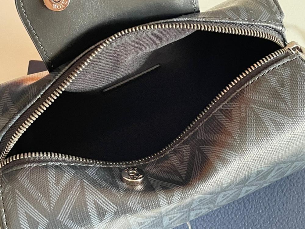 Elegant Grey Leather Shoulder Bag