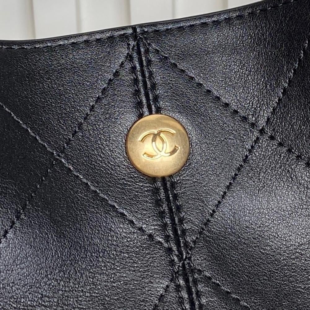 Alma Hobo Bag