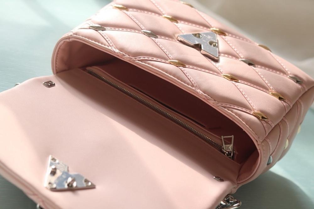Stylish Quilted Lambskin Shoulder Bag 23x16x10cm