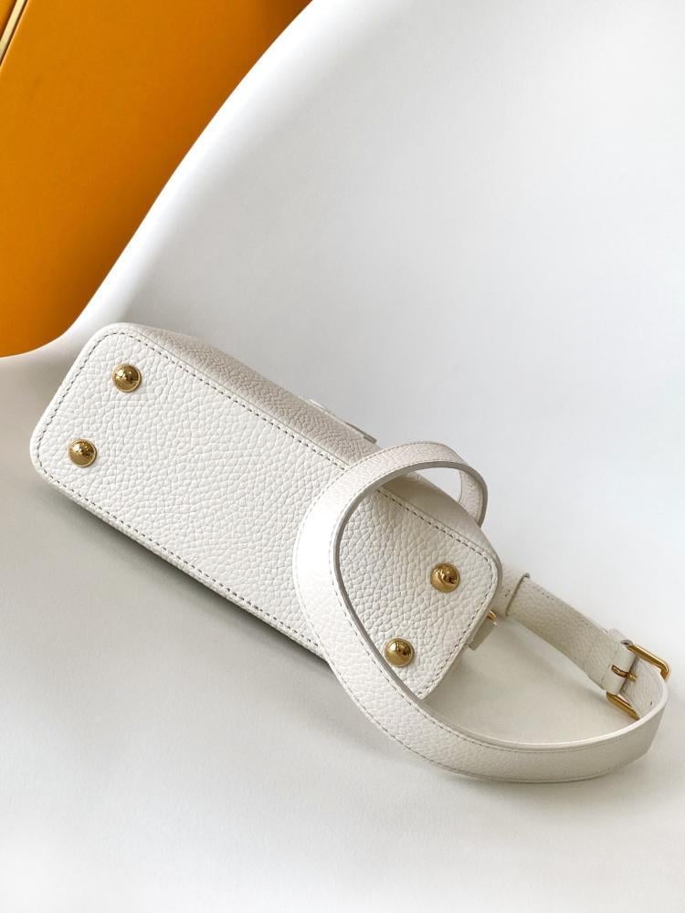 Leather Shoulder Bag Style 470090171