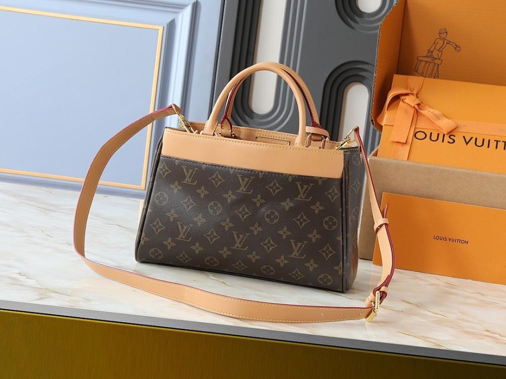 Modern Refined Gold Monogram Leather Shoulder Bag 30x19.5x12cm