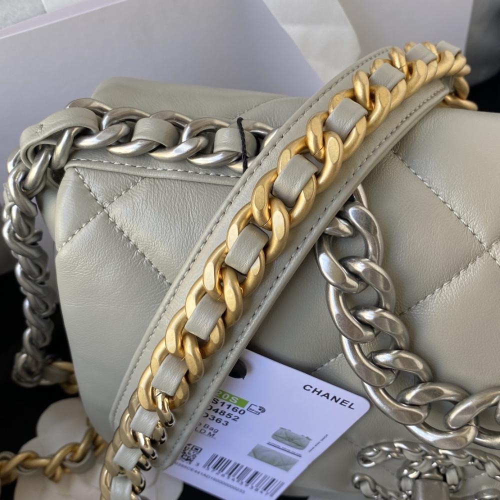 Silver Quilted Shoulder Bag Style 74480031