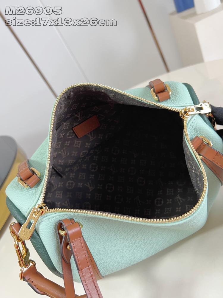 Classic Travel Bag Style 1069876972