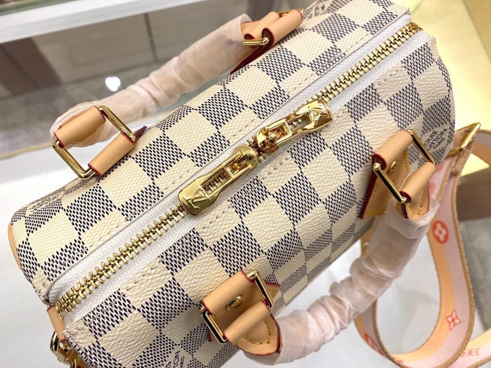 Elegant Refined Leather Travel Bag Style 1200080149