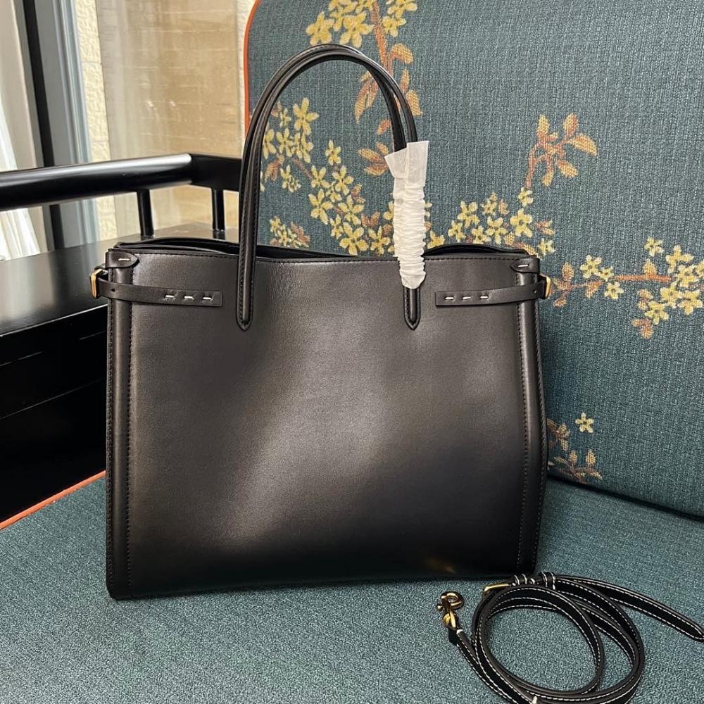 VLogo Signature Leather Shoulder Bag 35x29x18cm Style 1959664182