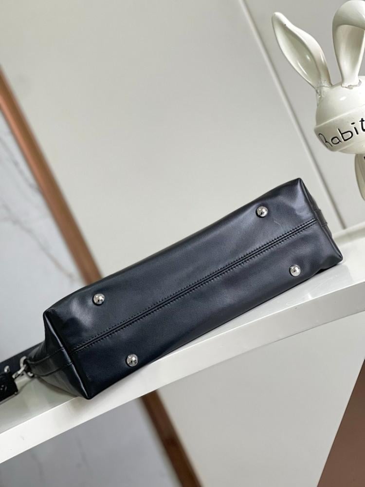 Classic Elegant Canvas Shoulder Bag