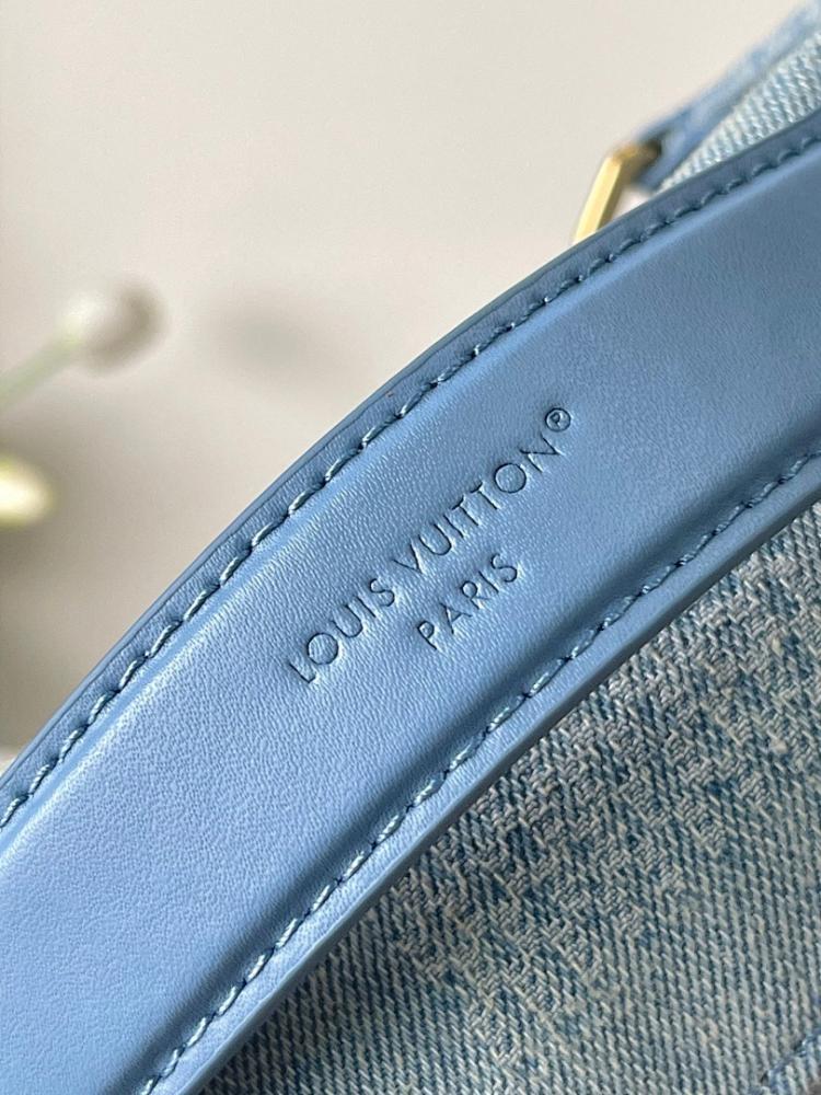 Stylish Embroidered Shoulder Bag 30x15x8cm