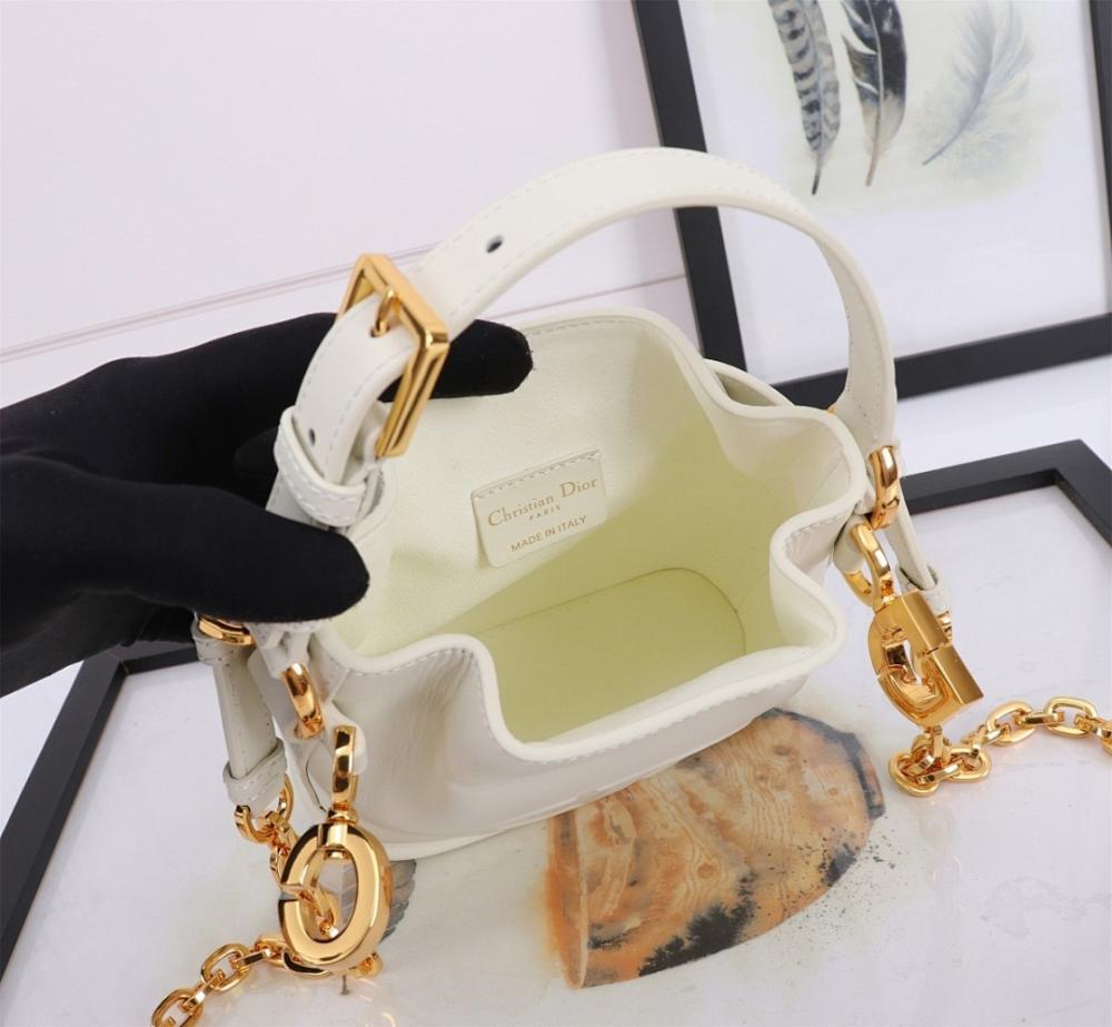 Elegant Leather Bucket Bag