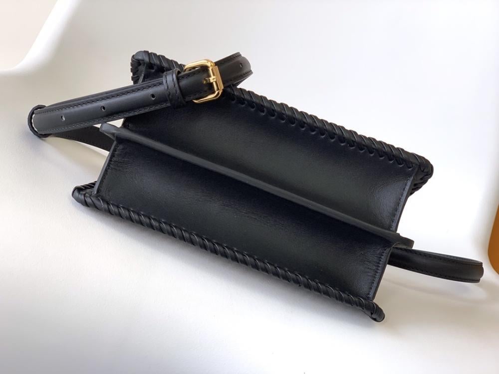 Top Handle Bag Style 126946319