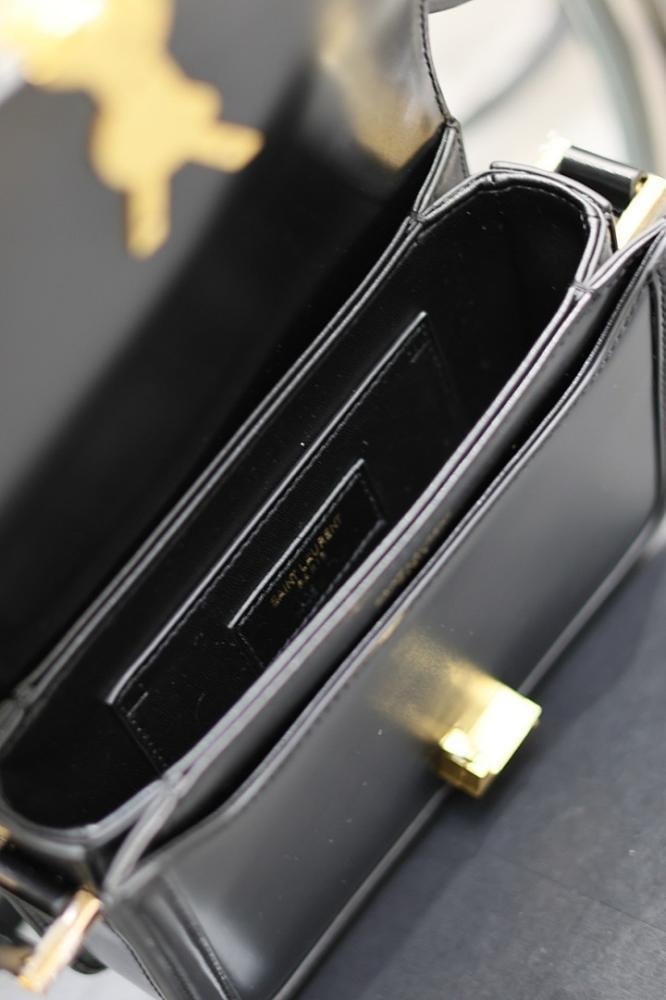 Elegant Refined Gold Woven Leather Top Handle Bag 19x13x5cm