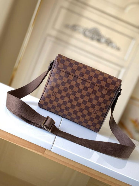 Modern Stylish Crossbody Bag 25x22x8cm