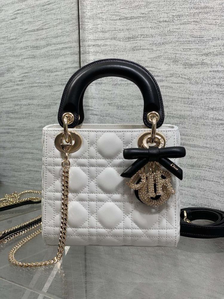 Classic Top Handle Bag Style 25421622