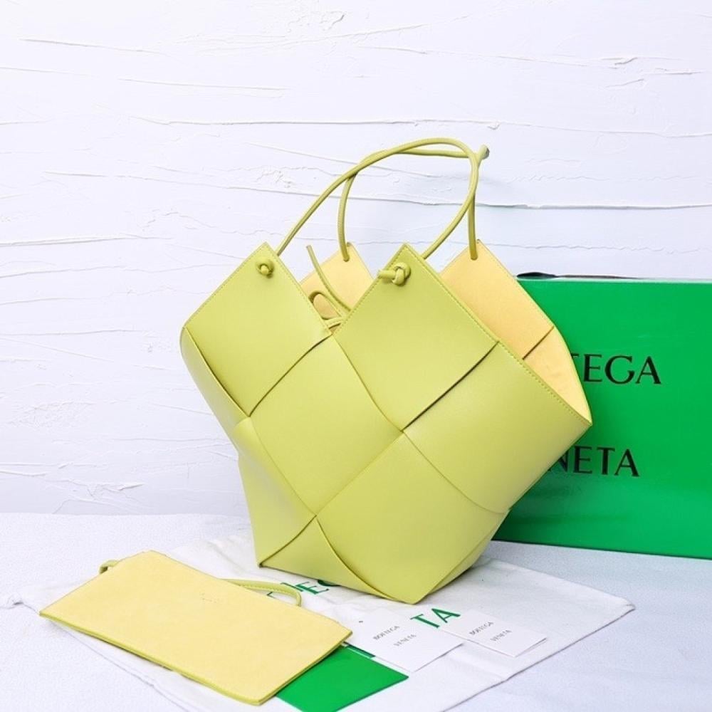 Elegant Woven Leather Shoulder Bag 17x34x12cm