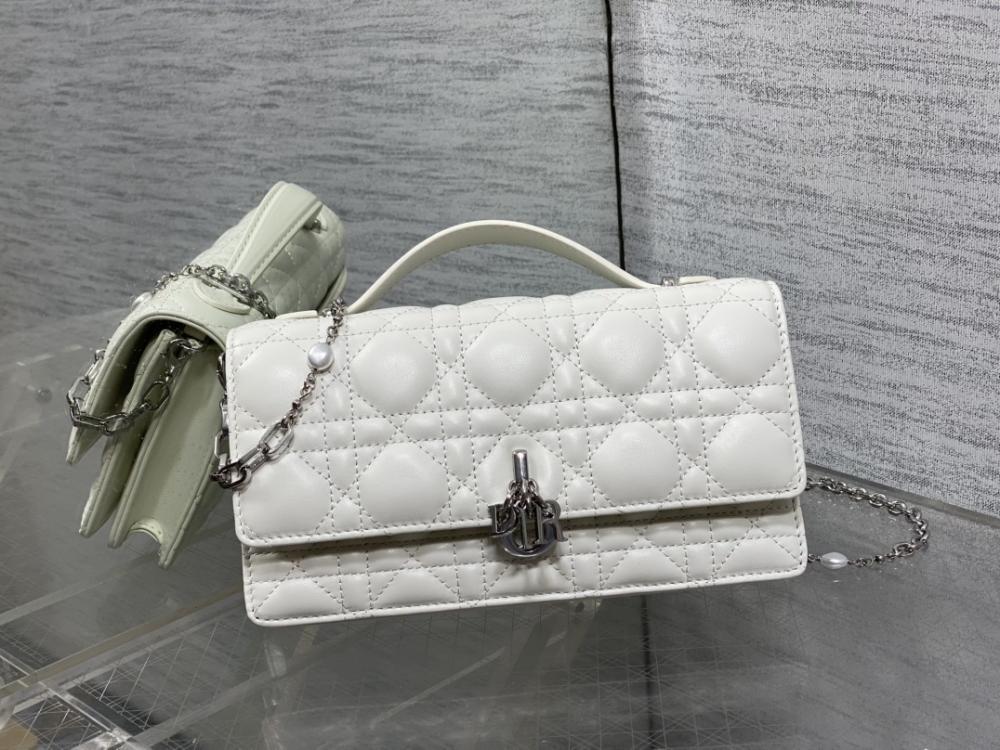 Luxury Top Handle Bag Style 1665995823