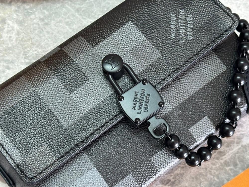 Modern Refined Black Shoulder Bag 18x11x6.5cm