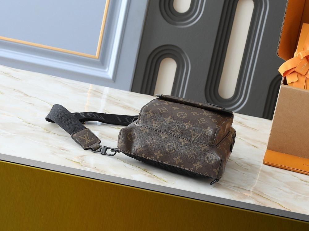 Italian-Inspired Elegant Shoulder Bag 20x30x4cm