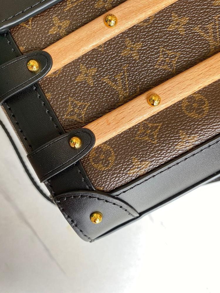 Stylish Brown Leather Shoulder Bag