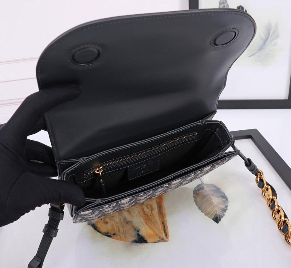 Modern Italian-Inspired Quilted Leather Shoulder Bag 21x12x6cm