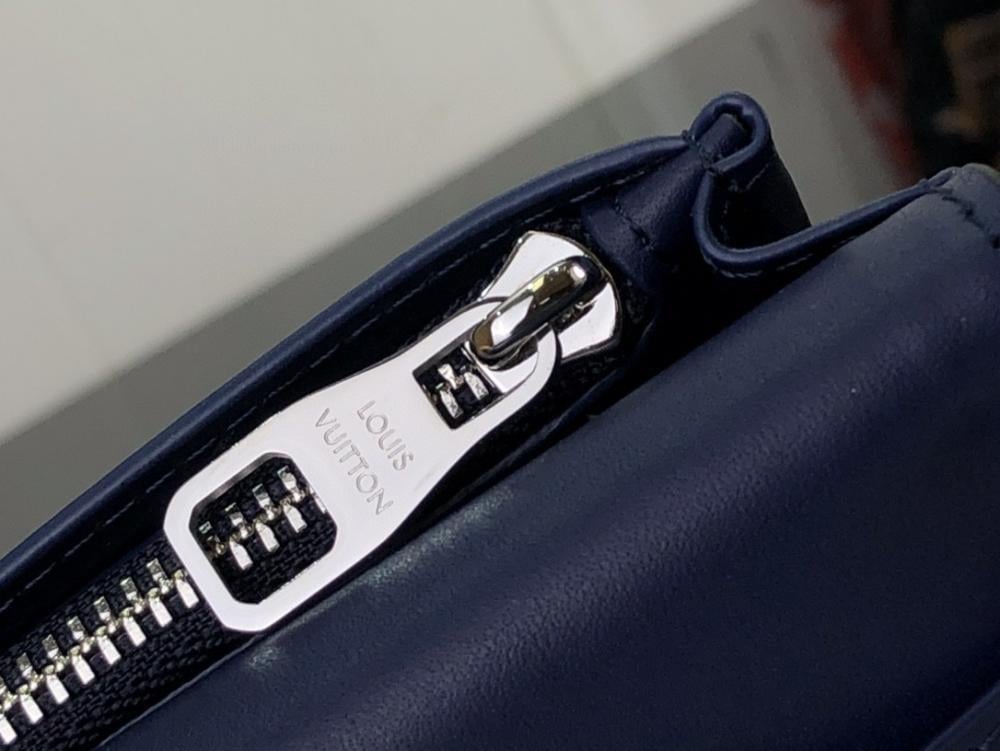 Elegant Wallet Style 788020736