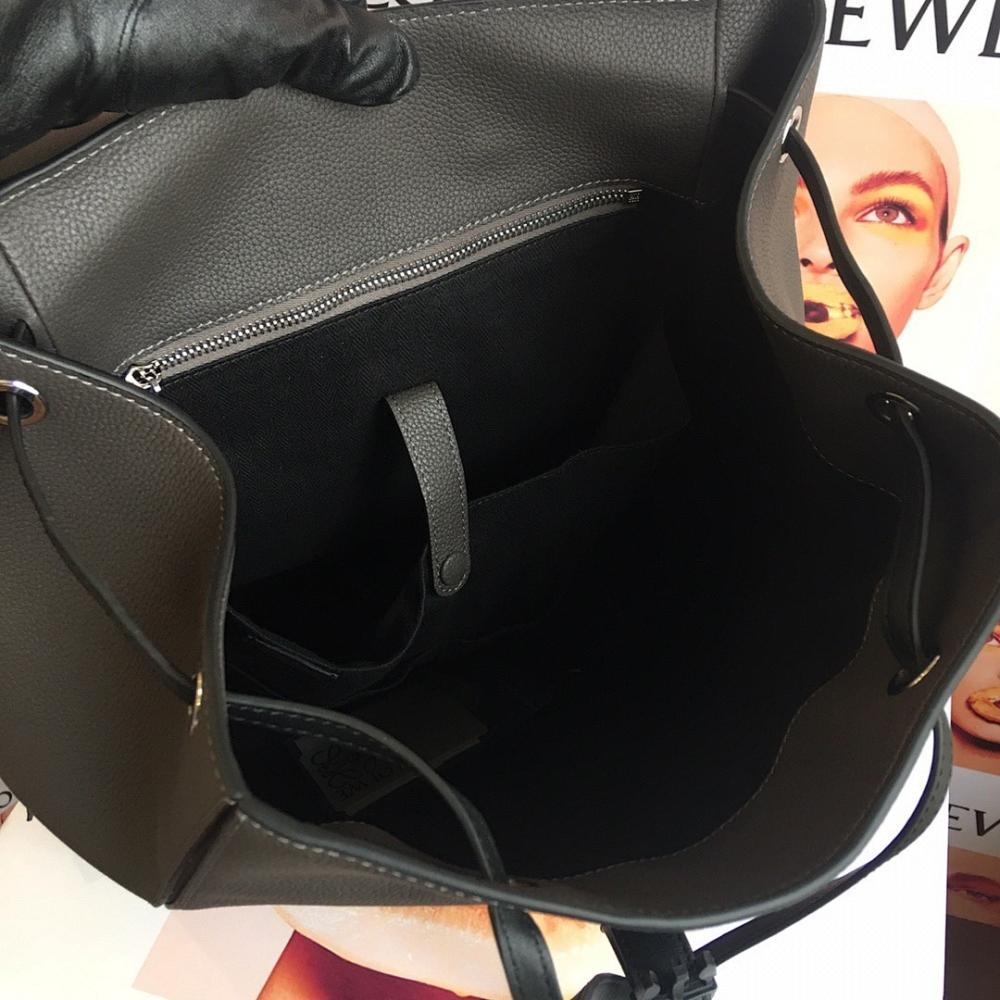 Modern Italian-Inspired Backpack 33x44.5x19cm