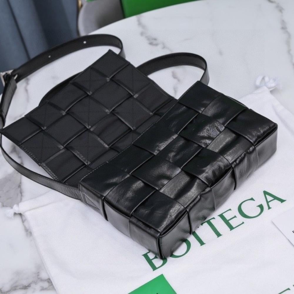 Elegant Crossbody Bag