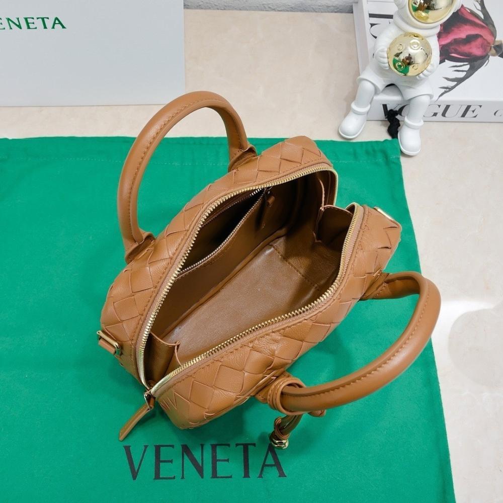 Elegant Top Handle Bag 23.5x17x9cm