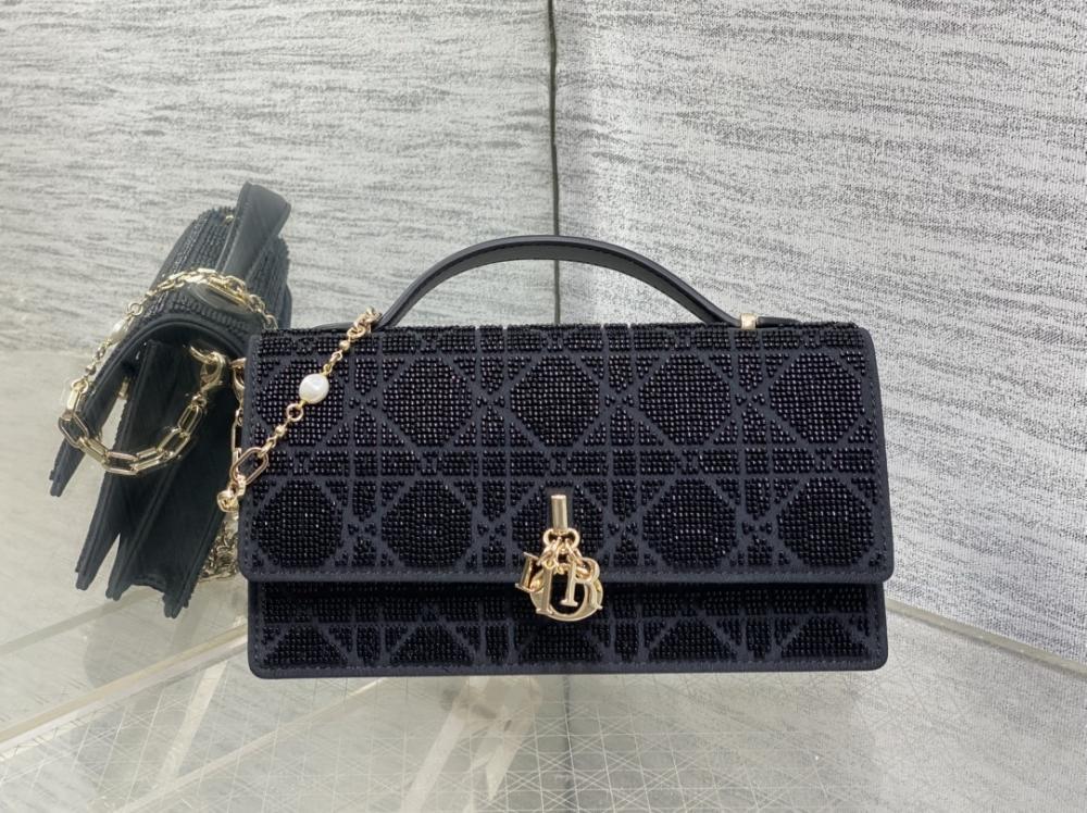 Wallet Style 472739487