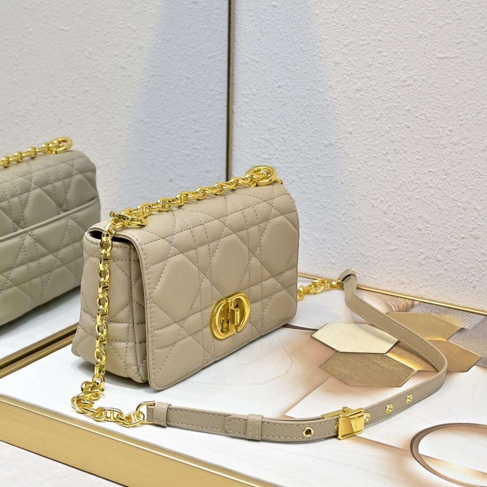 Elegant Stylish Gold Lambskin Shoulder Bag 20x13x7cm