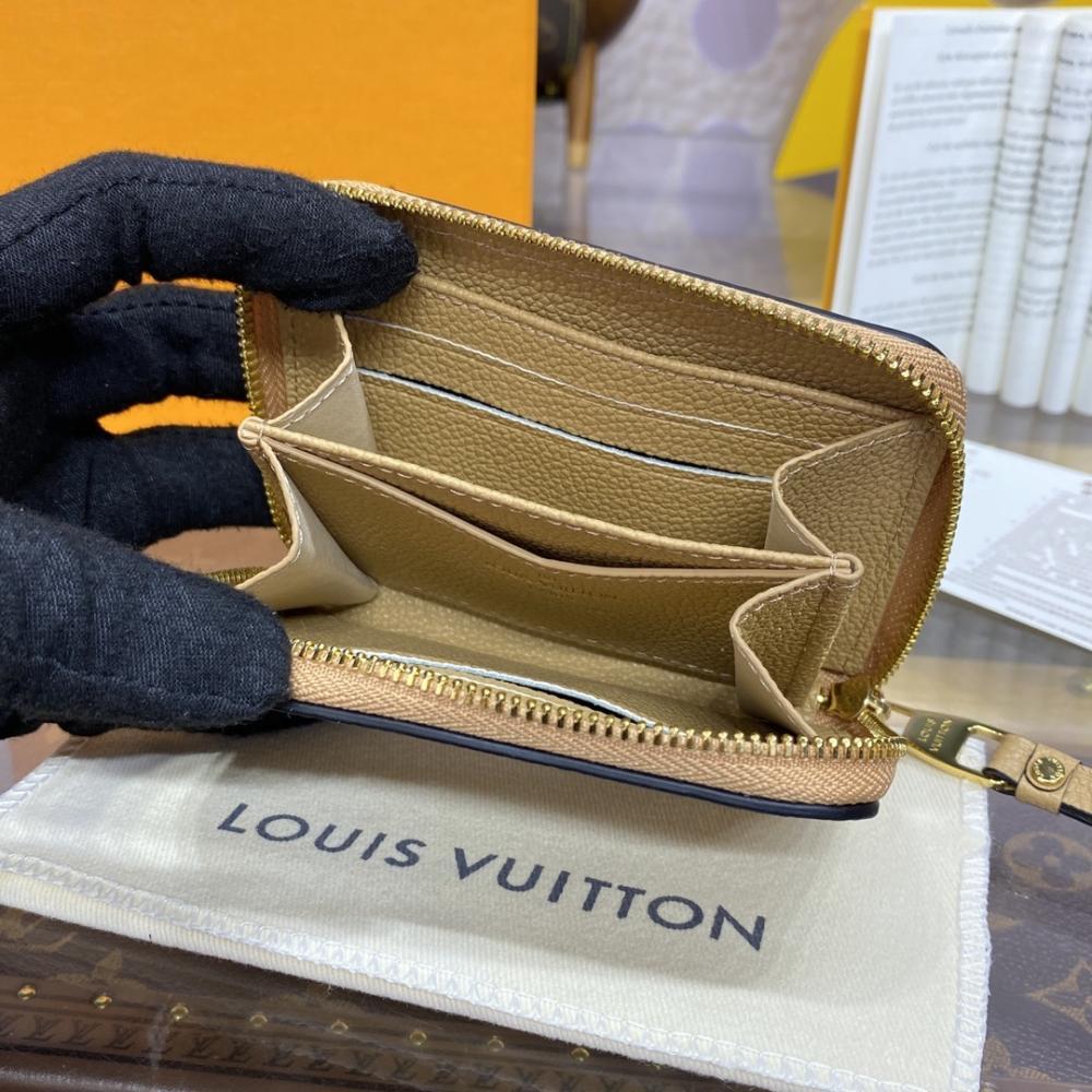 Elegant Wallet Style 1140704137